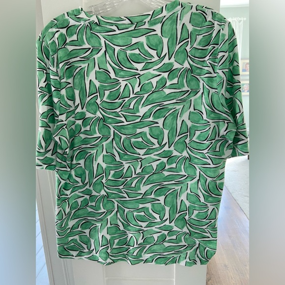 Chico’s, leaf print, top. Size 1 (M) - Picture 3 of 3